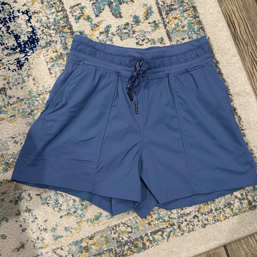 Lululemon Dance Studio shorts size 4